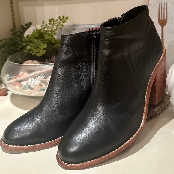 EUC Loeffler  Randall “Ella” Black Leather Ankle Boot. Size 6.5 - Picture 2 of 13